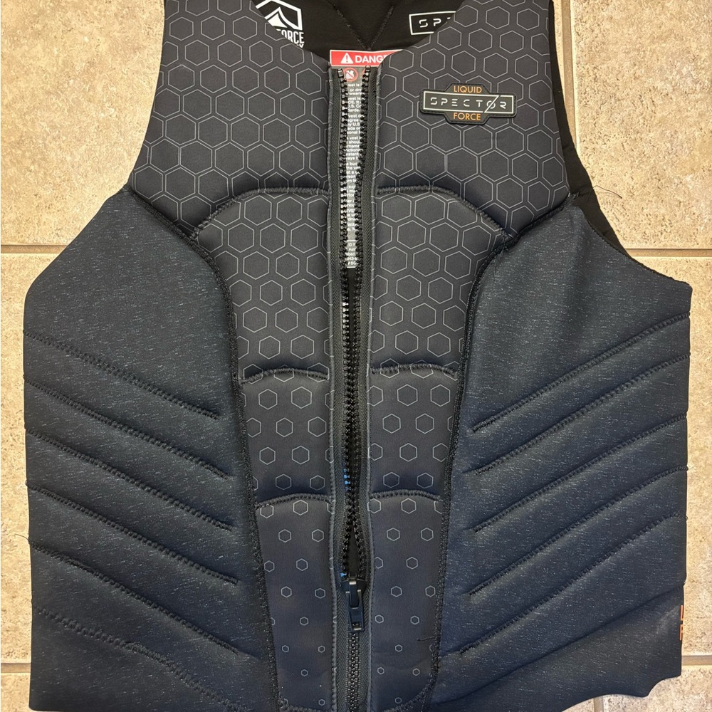Liquid Force Specter Black Life Vest